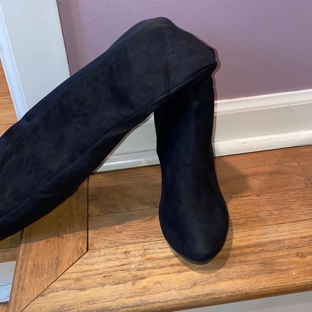 Over the knees black suede boots